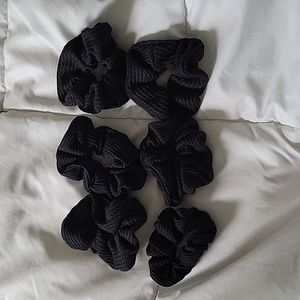 Lot of 6 scrunchies